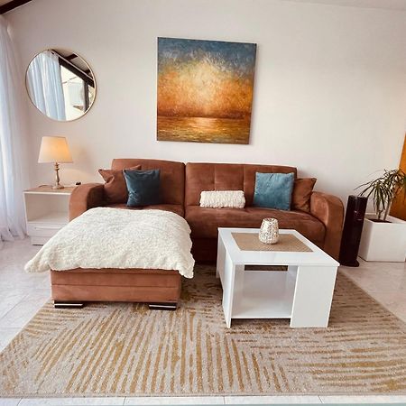 Seafront Apartment Terrace, Lounger & Panoramic Ocean Views เมลลิฮา ภายนอก รูปภาพ