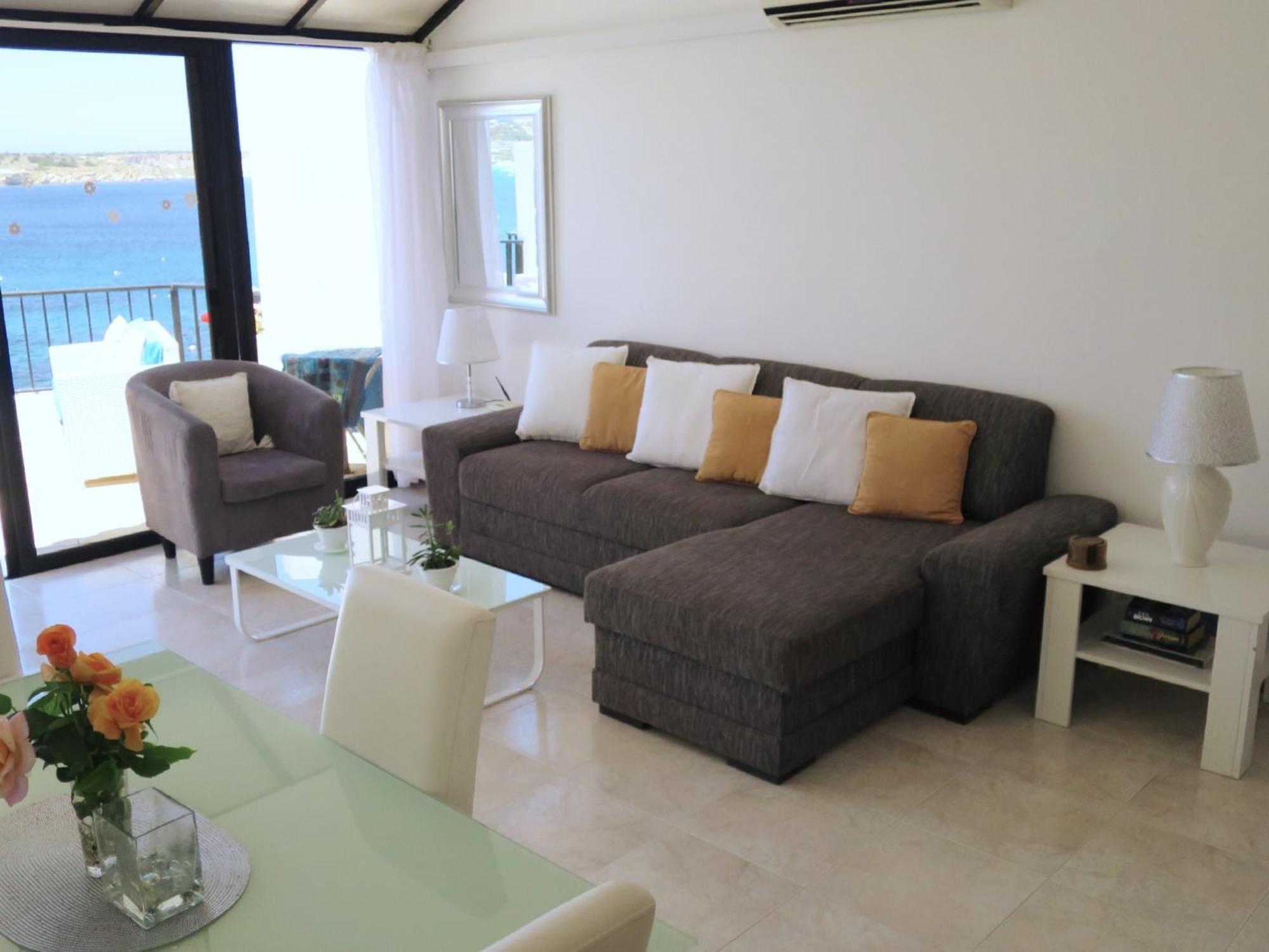 Seafront Apartment Terrace, Lounger & Panoramic Ocean Views เมลลิฮา ภายนอก รูปภาพ