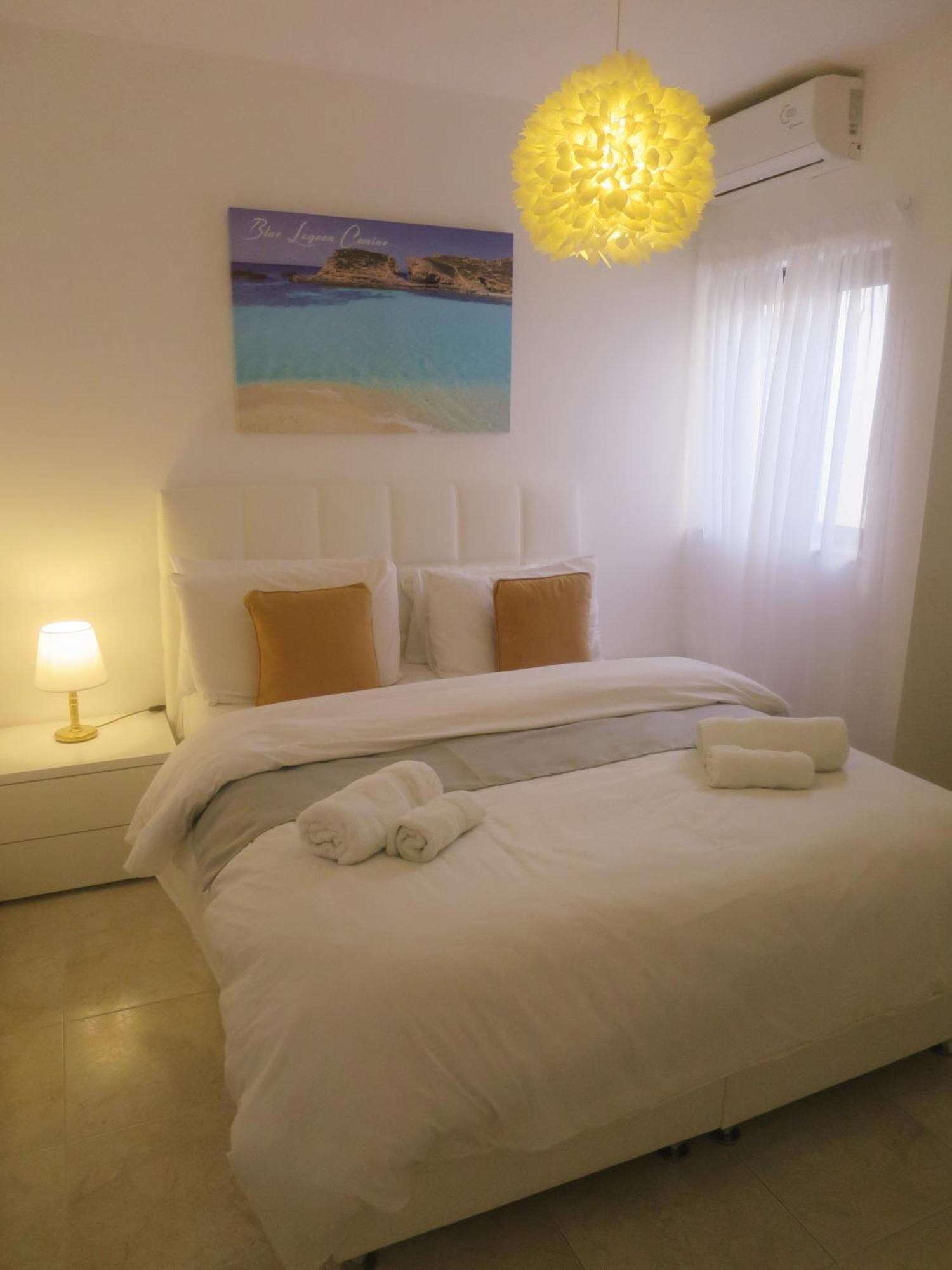 Seafront Apartment Terrace, Lounger & Panoramic Ocean Views เมลลิฮา ภายนอก รูปภาพ