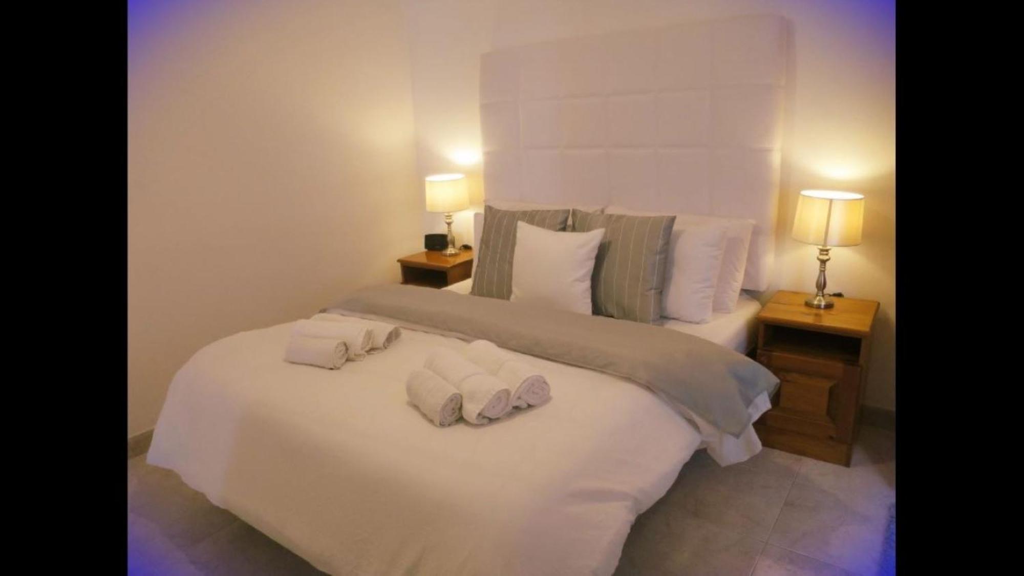 Seafront Apartment Terrace, Lounger & Panoramic Ocean Views เมลลิฮา ภายนอก รูปภาพ