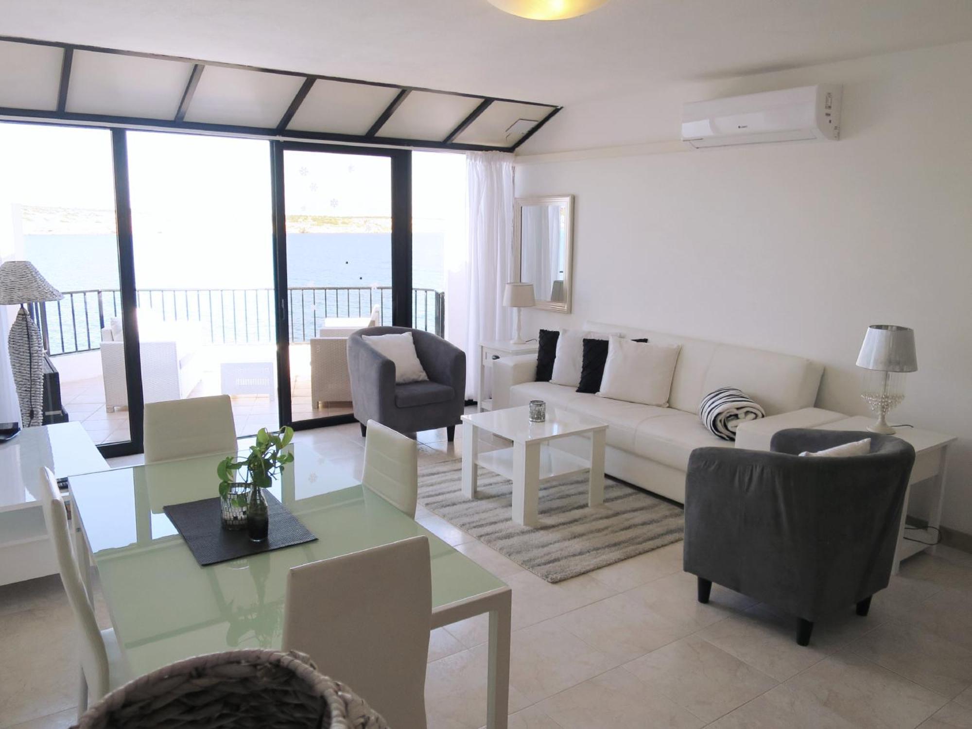 Seafront Apartment Terrace, Lounger & Panoramic Ocean Views เมลลิฮา ภายนอก รูปภาพ