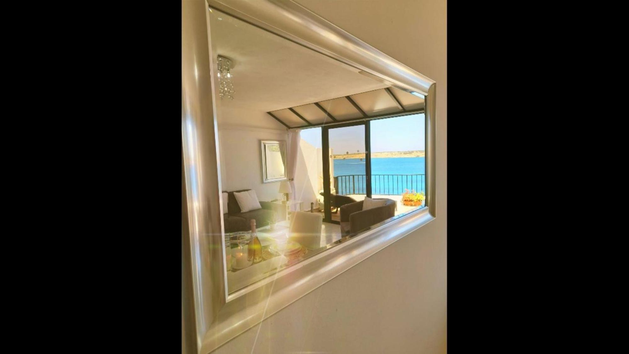 Seafront Apartment Terrace, Lounger & Panoramic Ocean Views เมลลิฮา ห้อง รูปภาพ