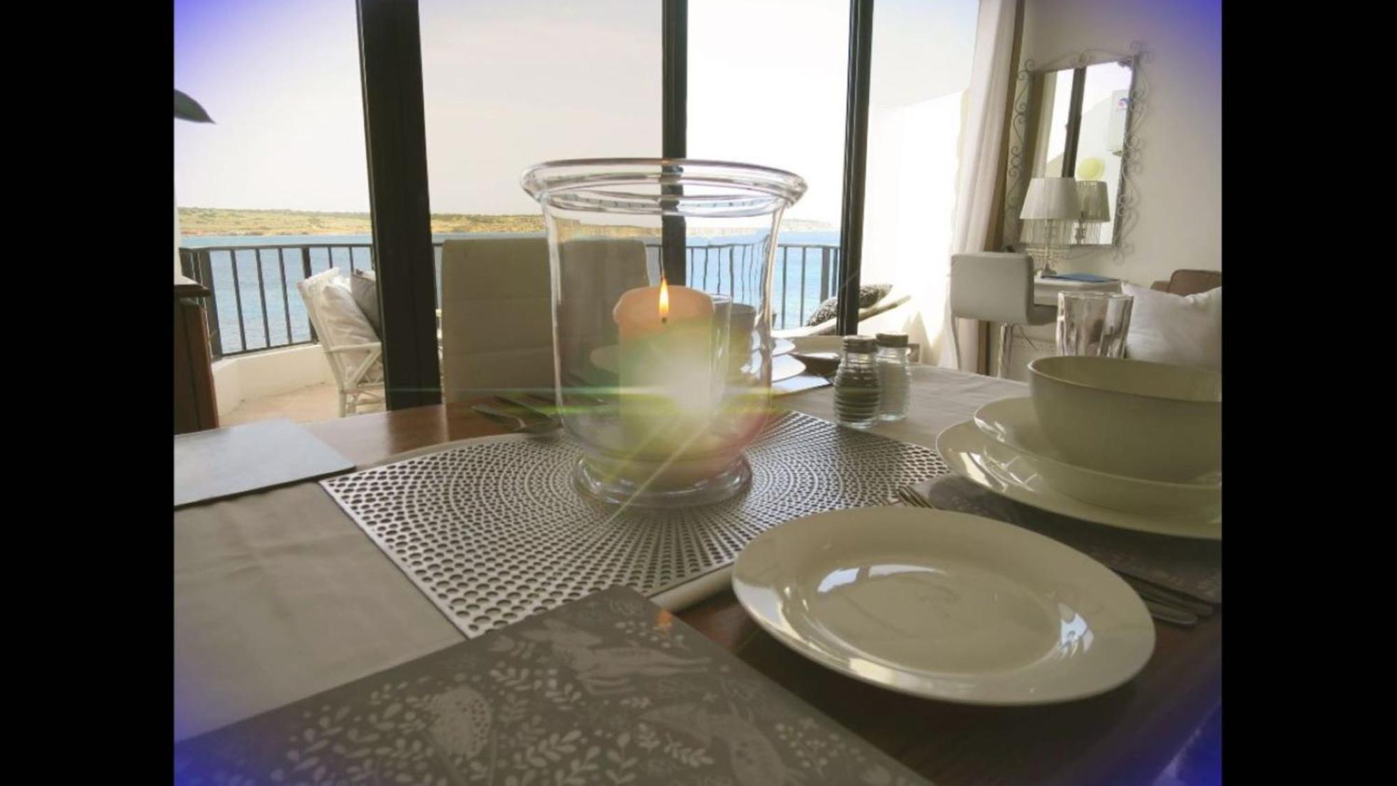 Seafront Apartment Terrace, Lounger & Panoramic Ocean Views เมลลิฮา ห้อง รูปภาพ