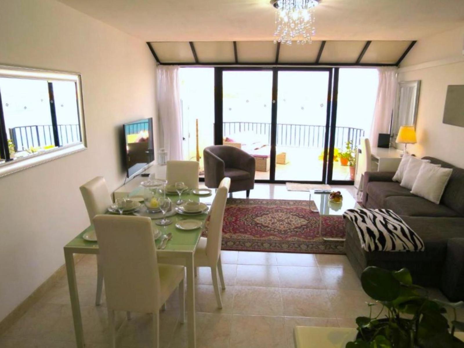 Seafront Apartment Terrace, Lounger & Panoramic Ocean Views เมลลิฮา ห้อง รูปภาพ