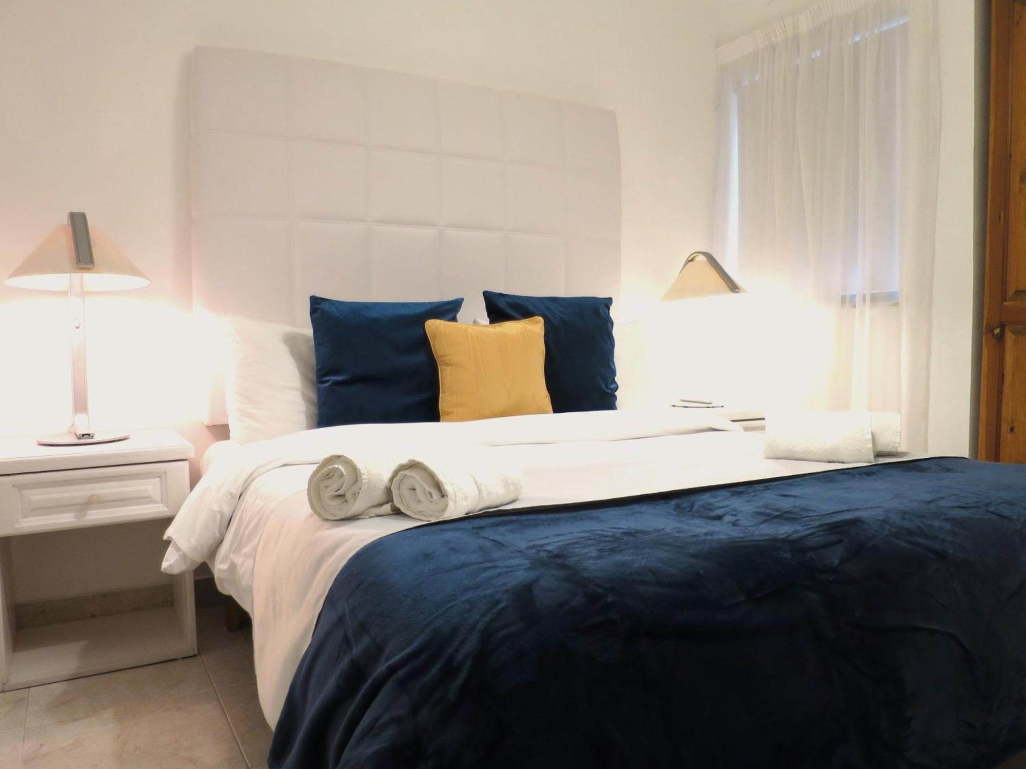 Seafront Apartment Terrace, Lounger & Panoramic Ocean Views เมลลิฮา ห้อง รูปภาพ