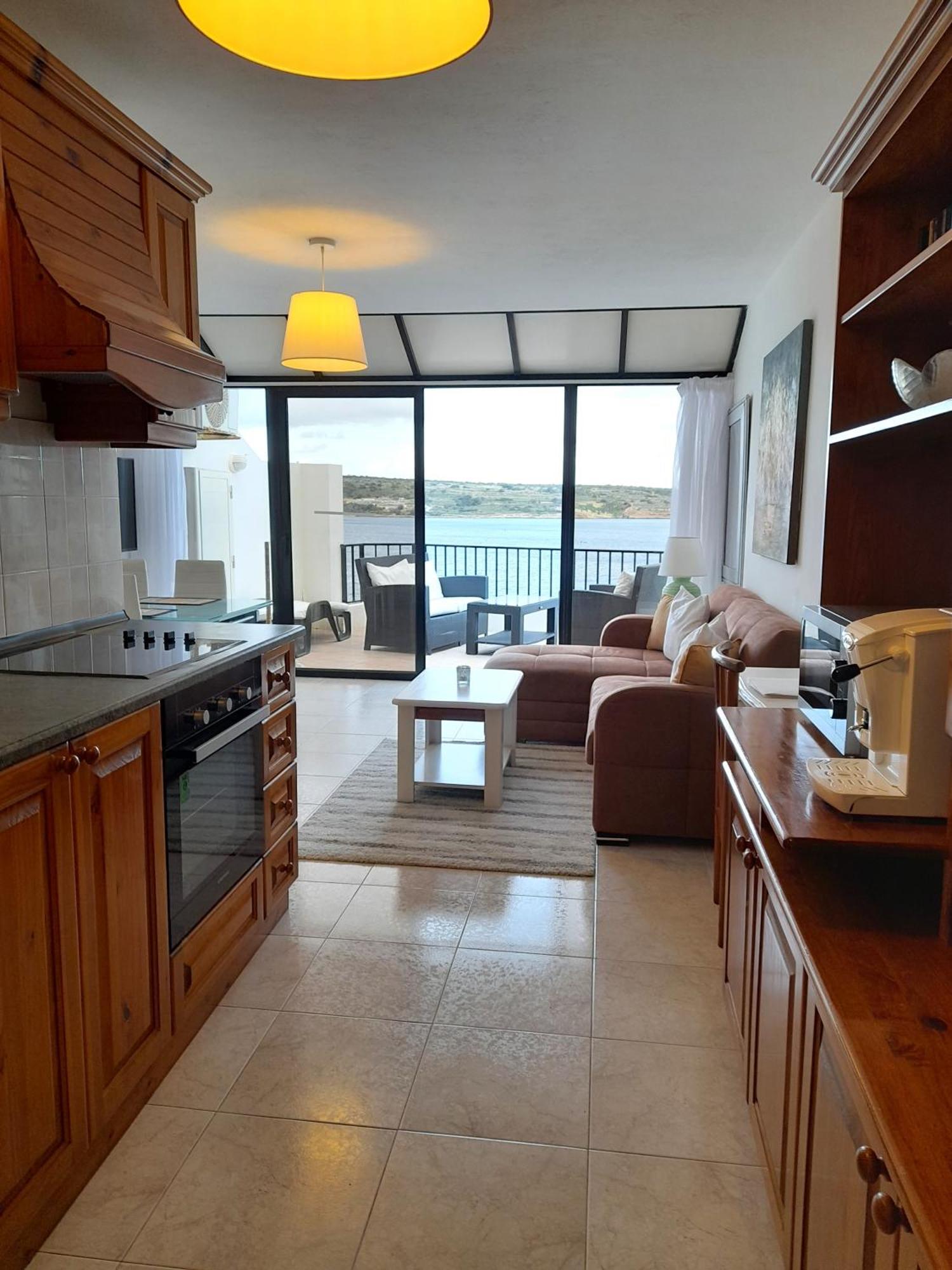 Seafront Apartment Terrace, Lounger & Panoramic Ocean Views เมลลิฮา ห้อง รูปภาพ