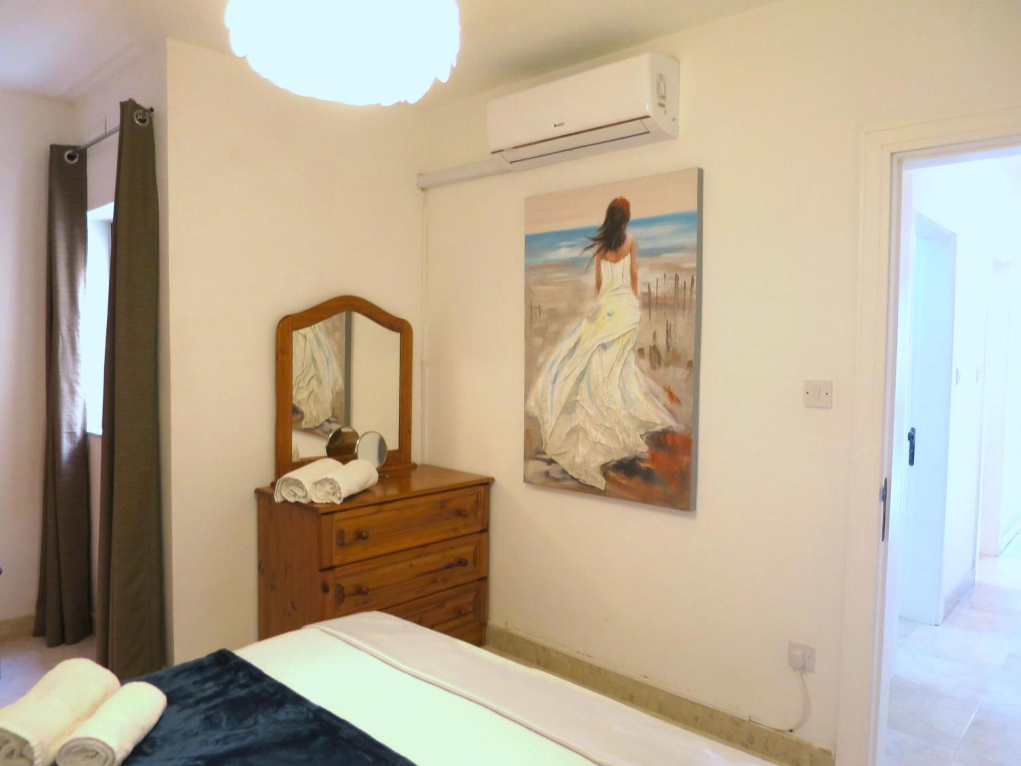 Seafront Apartment Terrace, Lounger & Panoramic Ocean Views เมลลิฮา ห้อง รูปภาพ
