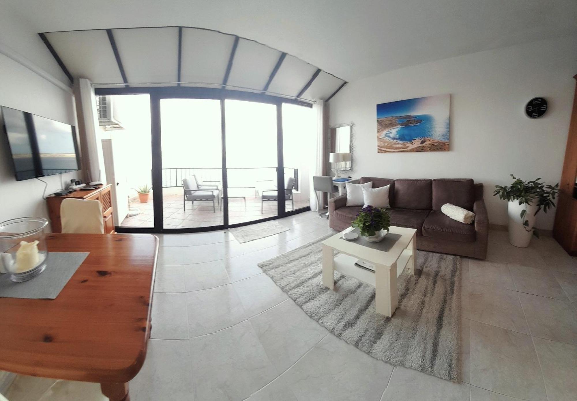 Seafront Apartment Terrace, Lounger & Panoramic Ocean Views เมลลิฮา ห้อง รูปภาพ