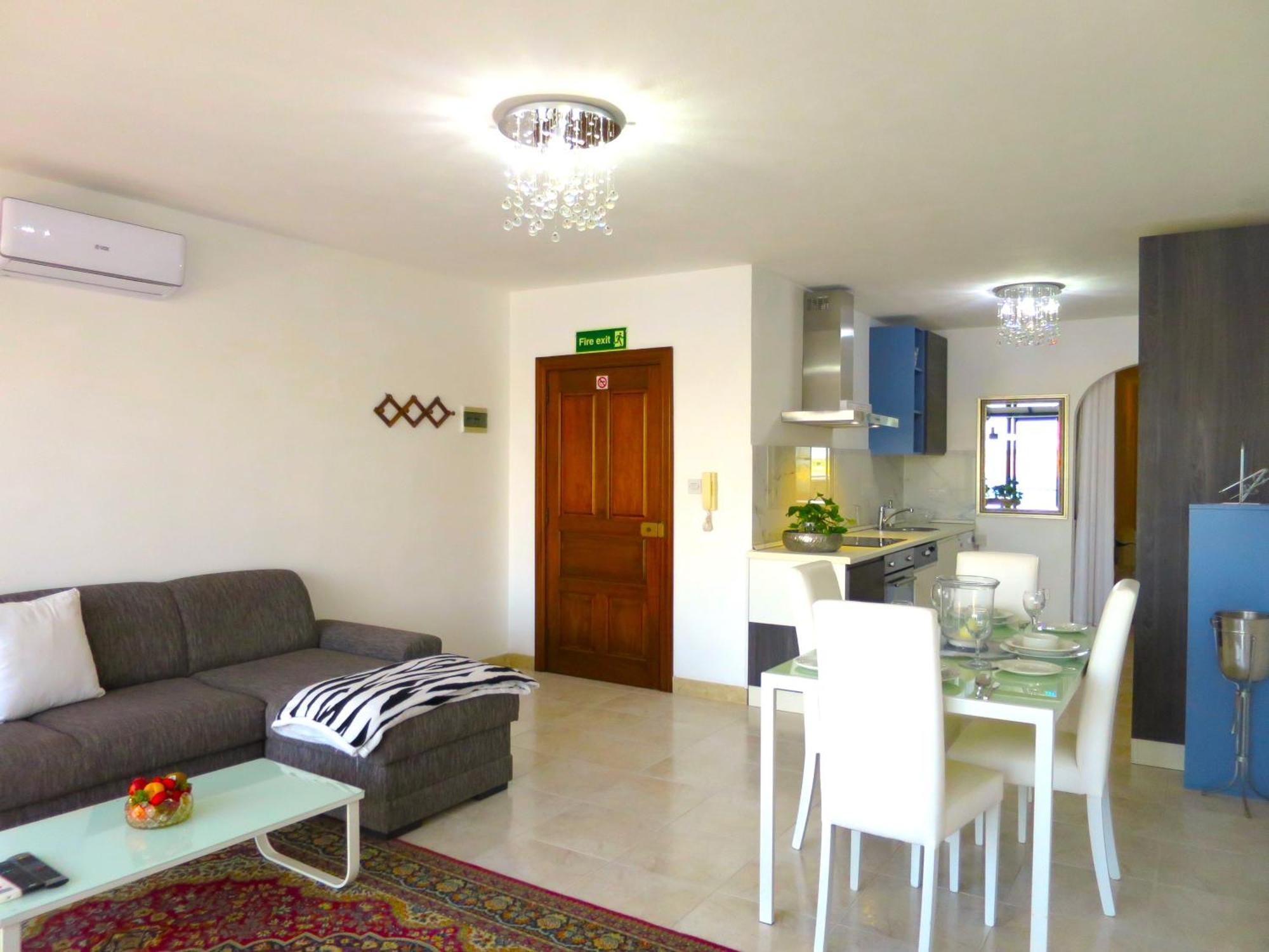 Seafront Apartment Terrace, Lounger & Panoramic Ocean Views เมลลิฮา ภายนอก รูปภาพ