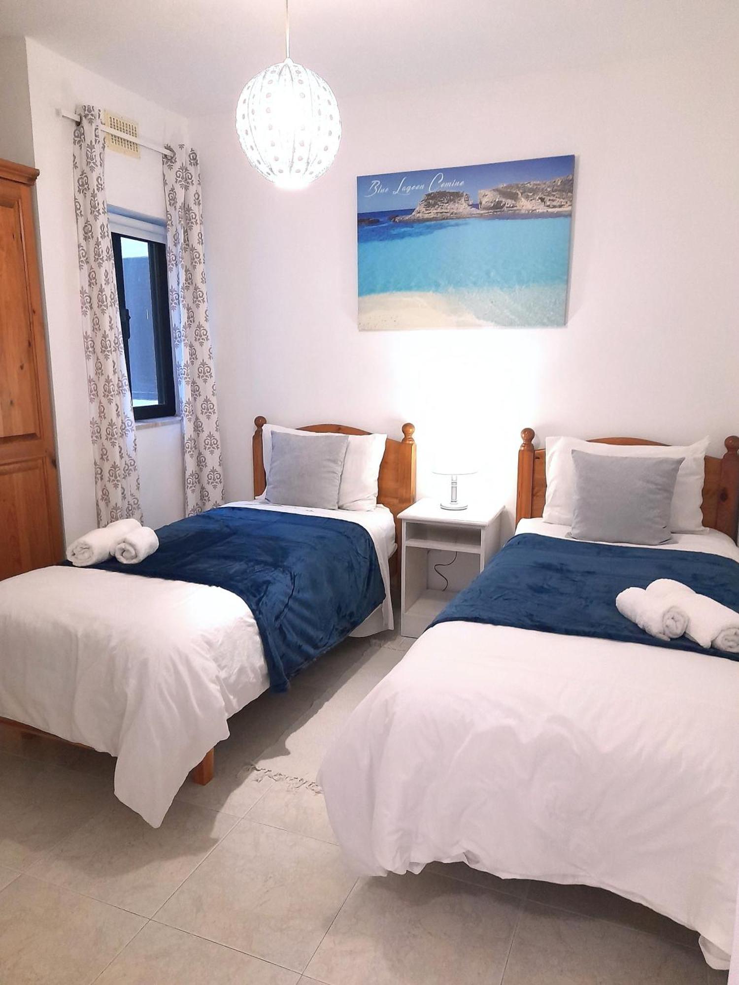 Seafront Apartment Terrace, Lounger & Panoramic Ocean Views เมลลิฮา ภายนอก รูปภาพ