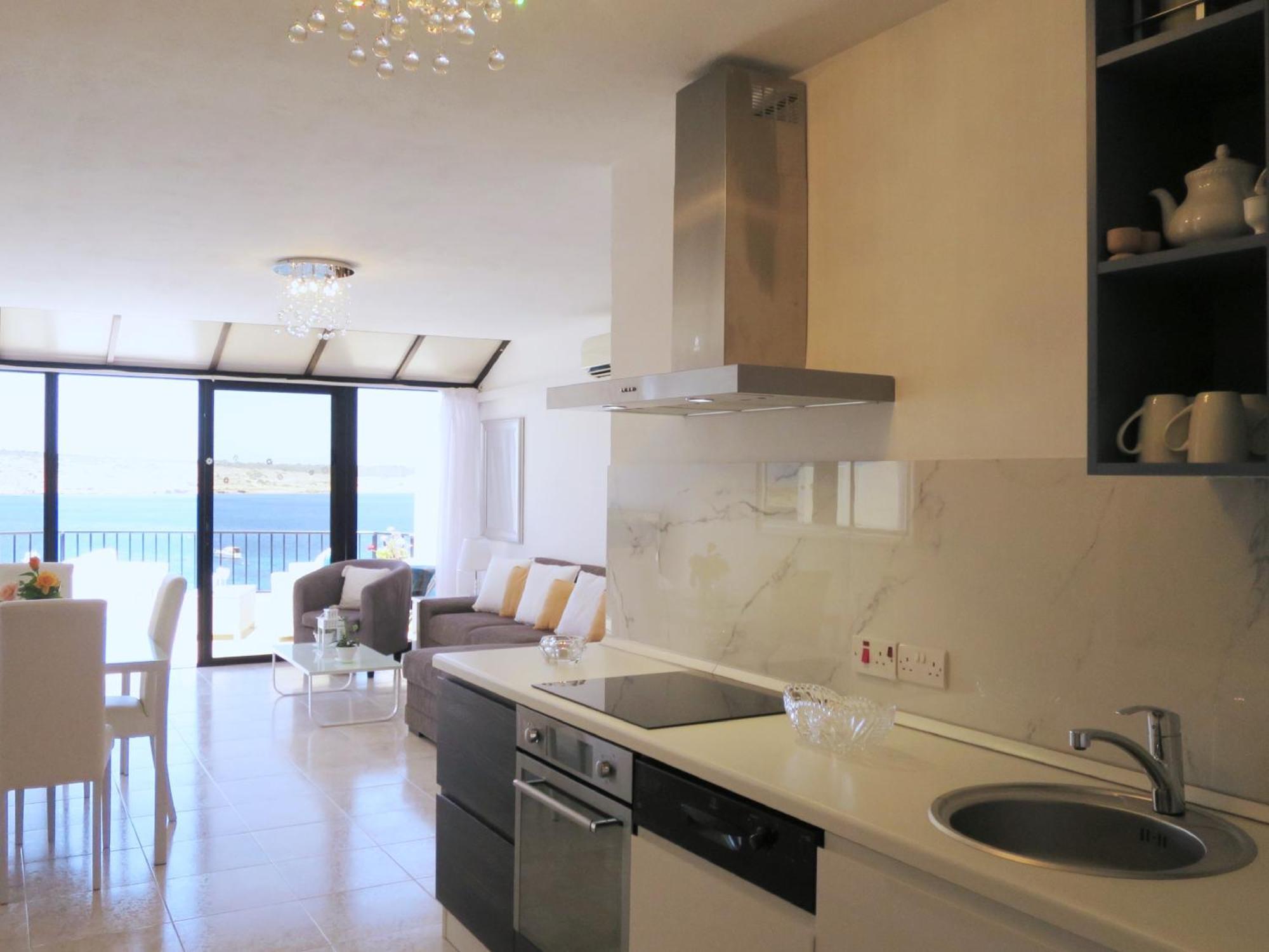 Seafront Apartment Terrace, Lounger & Panoramic Ocean Views เมลลิฮา ห้อง รูปภาพ